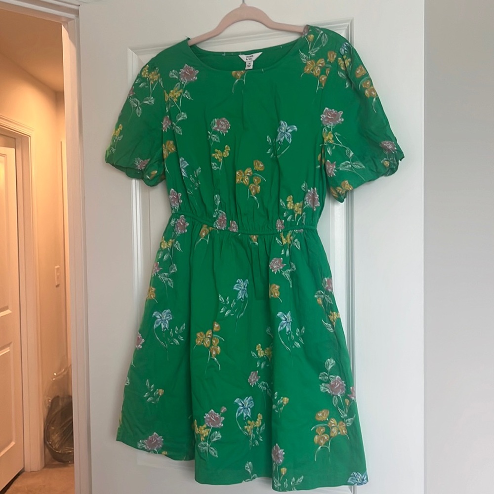 Women’s Crown & Ivy Floral Dress Size Medium